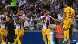 Ngã vật xuống vì đau, sao Barca khiến CĐV đứng ngồi không yên