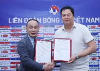 Cánh tay phải của HLV Kim Sang Sik gia hạn hợp đồng với ĐT Việt Nam