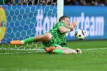 Bí quyết bắt phạt đền trên chai nước của thủ môn Pickford