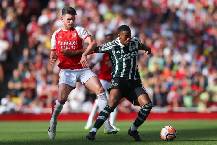 'Cậu ấy húc bay gã hộ pháp Arsenal, trong khi Martial chỉ khóc nhè'