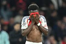 Bukayo Saka sút ra ngoài khi đứng trước gôn trống, chịu sự chỉ trích nặng nề