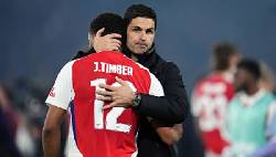 HLV Mikel Arteta tuyên bố bất ngờ khi Arsenal bị loại