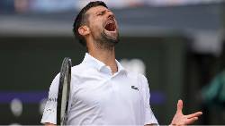 Thua chóng vánh set 1, Djokovic vẫn ngược dòng ngoạn mục ở vòng 4 Wimbledon