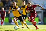 Hoãn trận Hannover vs Dresden, Bundesliga phải dời lịch trở lại?