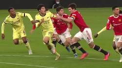Sao Arsenal bất ngờ 'tâng bốc' báo thủ 'vui tính' nhất của M.U