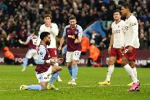 Ngôi sao Aston Villa làm trò cười vì ăn mừng khiêu khích MU
