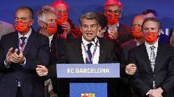 Barca phải hầu tòa vì cách chia tay cầu thủ 'cực phũ'