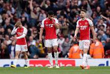 Thua sốc Aston Villa, Arsenal dâng ngôi đầu cho Man City