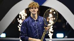 Sinner thắng dễ Alcaraz, vô địch 6 Kings Slam năm thứ hai liên tiếp