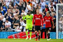 Fan M.U: 'Điên rồi, sao cậu ta còn cười đùa được khi thua như vậy'