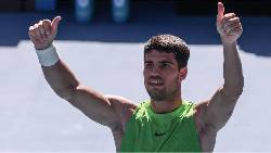 Alcaraz giành vé vào vòng 3 Úc Mở rộng 2026, Raducanu thua sốc 