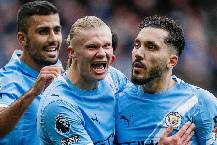 Wayne Rooney chỉ trích Man City ăn mừng quá sớm