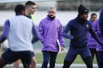 Chùm ảnh Mourinho ra sân tập cùng cầu thủ Tottenham ngay sau buổi ký hợp đồng