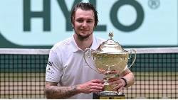 Bublik phá dớp thua trước Medvedev, vô địch Halle Open 2025