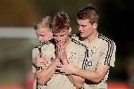 De Ligt muốn nối gót De Jong sang Barca