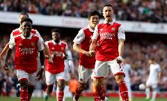 Chỉ cách đua vô địch, Arsenal được khuyên mua chân gỗ của Chelsea