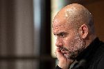 Pep Guardiola vẫn méo mặt dù có danh hiệu đầu tiên của mùa giải
