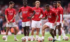 Huyền thoại Arsenal: 'Cậu ta nên đi tạ lễ vì không ăn cái thẻ đỏ'