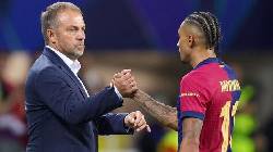 Raphinha lỡ hẹn với El Clasico, Hansi Flick bị cấm chỉ đạo