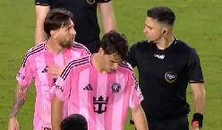 Messi nhận án phạt vì túm cổ đối thủ