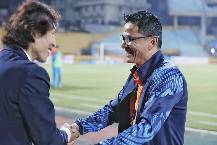 HLV Kiatisuk và Gong Oh-kyun cười tươi khi HAGL bị loại khỏi Cúp Quốc gia
