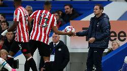 Frank Lampard bị đối thủ mỉa mai vì 'phát kiến' không giống ai