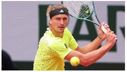 Zverev ‘phục thù’ Learner Tien, Medvedev thua sốc ở vòng 1 Roland Garros