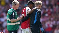 Tân binh nghỉ hết mùa, Arsenal chốt vội 'người thừa' của Barca