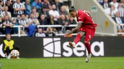 Ngược dòng điên rồ, Liverpool thắng Newcastle với 10 người trên sân
