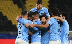 Thắng ngược PSG, Man City sánh ngang MU