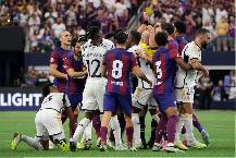 Vật vã hoà nhập, 'bạn thân' của Lewandowski khiến Barca lo sốt vó