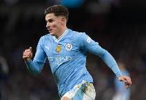 Julian Alvarez bất mãn với Man City