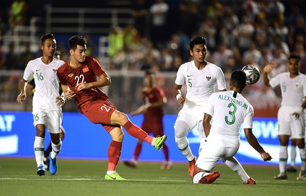 U22 Việt Nam 2-1 U22 Indonesia: Ngược d&ograve;ng bằng si&ecirc;u phẩm của Ho&agrave;ng Đức