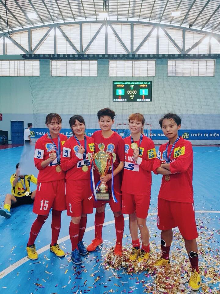 Rộ loạt ảnh mỹ nữ Hoàng Thị Loan từng lên đỉnh cùng bóng đá futsal