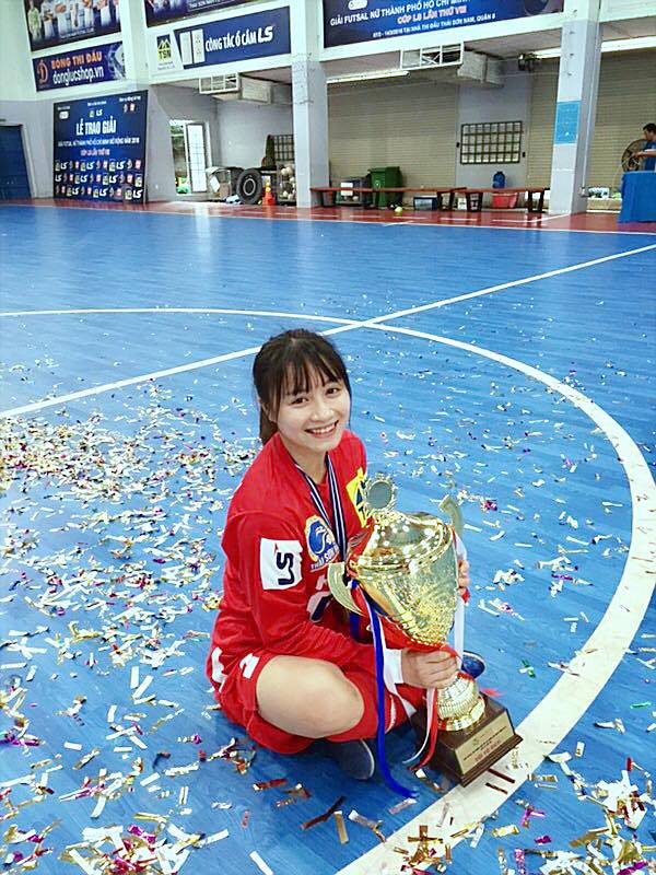Rộ loạt ảnh mỹ nữ Hoàng Thị Loan từng lên đỉnh cùng bóng đá futsal