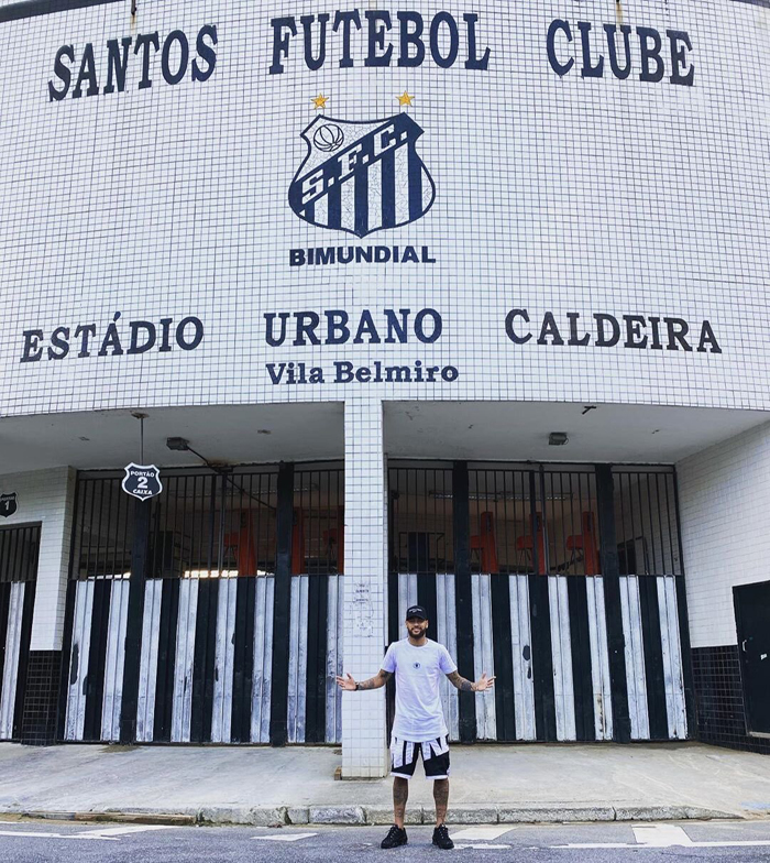 Chùm ảnh sao bóng đá đón Giáng sinh: Mbappe hoá thân lạ, Messi thành ngựa vằn