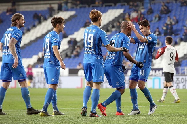 Ulsan Hyundai vs Sangju Sangmu, 15h00 ngày 2/10: Không còn đường lui