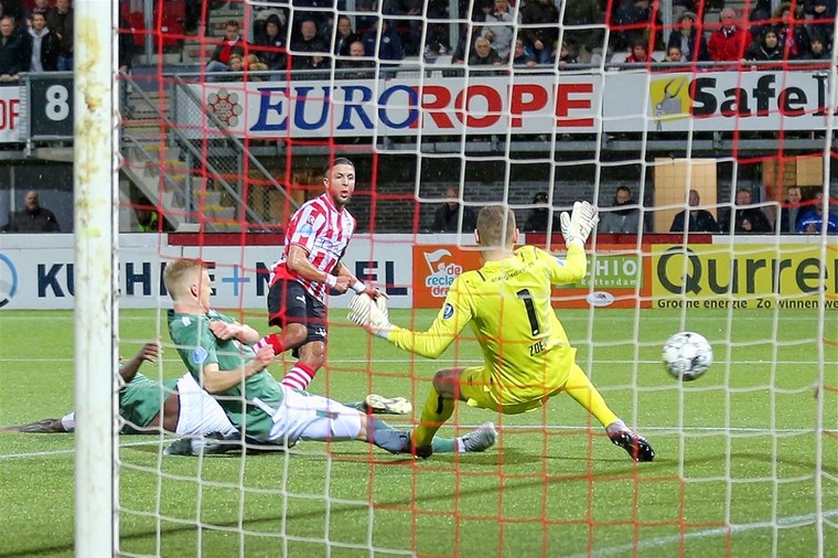 Zwolle vs PSV, 21h45 ngày 18/10: Phá dớp toàn thua