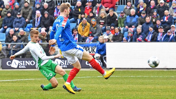 Holstein Kiel vs Greuther Furth, 18h ngày 24/10: Bám sát ngôi đầu