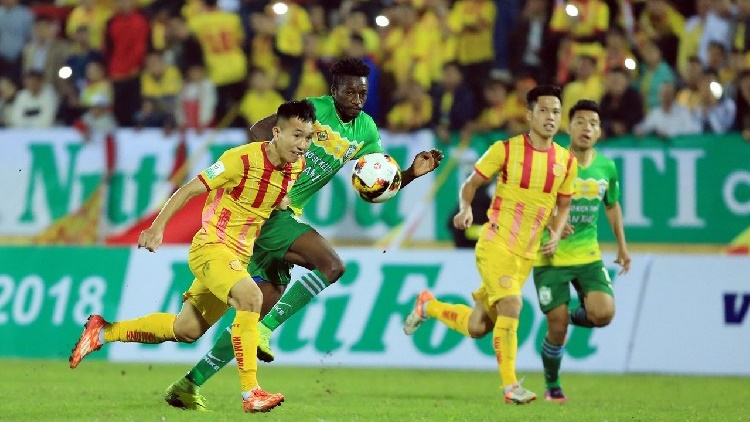 Quảng Nam hay Nam Định sẽ trụ hạng nếu bằng điểm sau vòng cuối V-League 2020?