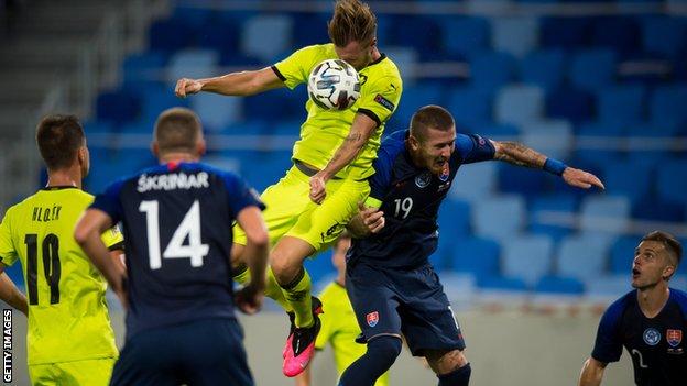 Scotland vs Slovakia (1h45 12/10): Chủ nh&agrave; chiếm trọn niềm tin
