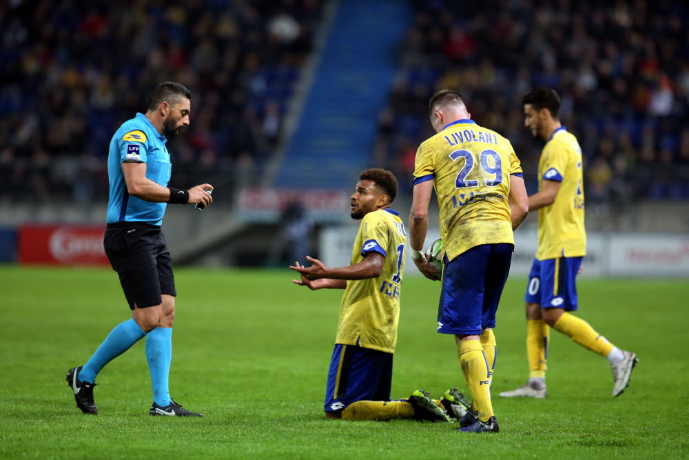 Guingamp vs Ajaccio, 2h45 ngày 24/11: Điểm tựa Roudourou Guingamp vs Ajaccio, 2h45 ngày 24/11: Điểm tựa Roudourou