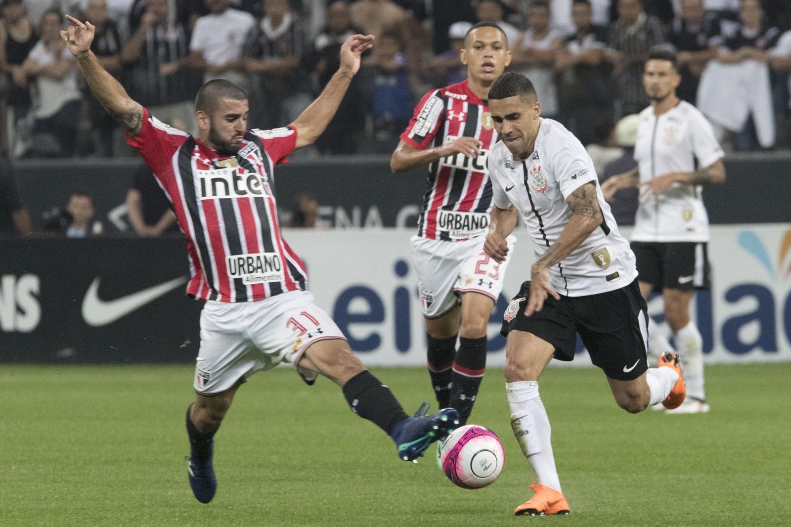Sao Paulo vs Goias, 5h ngày 8/11: Bám sát ngôi đầu