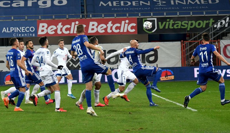 Wisla Plock vs Podbeskidzie, 0h ngày 19/12: Công cùn thủ yếu