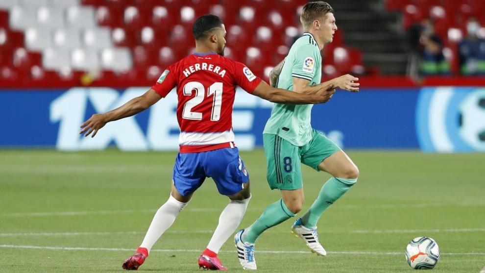 Real Madrid vs Granada (1h45 24/12): Cản bước Kền kền