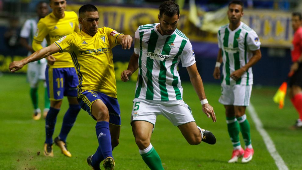 Betis vs Cadiz (4h 24/12): Derby Andalucia cân bằng Betis vs Cadiz (4h 24/12): Derby Andalucia cân bằng