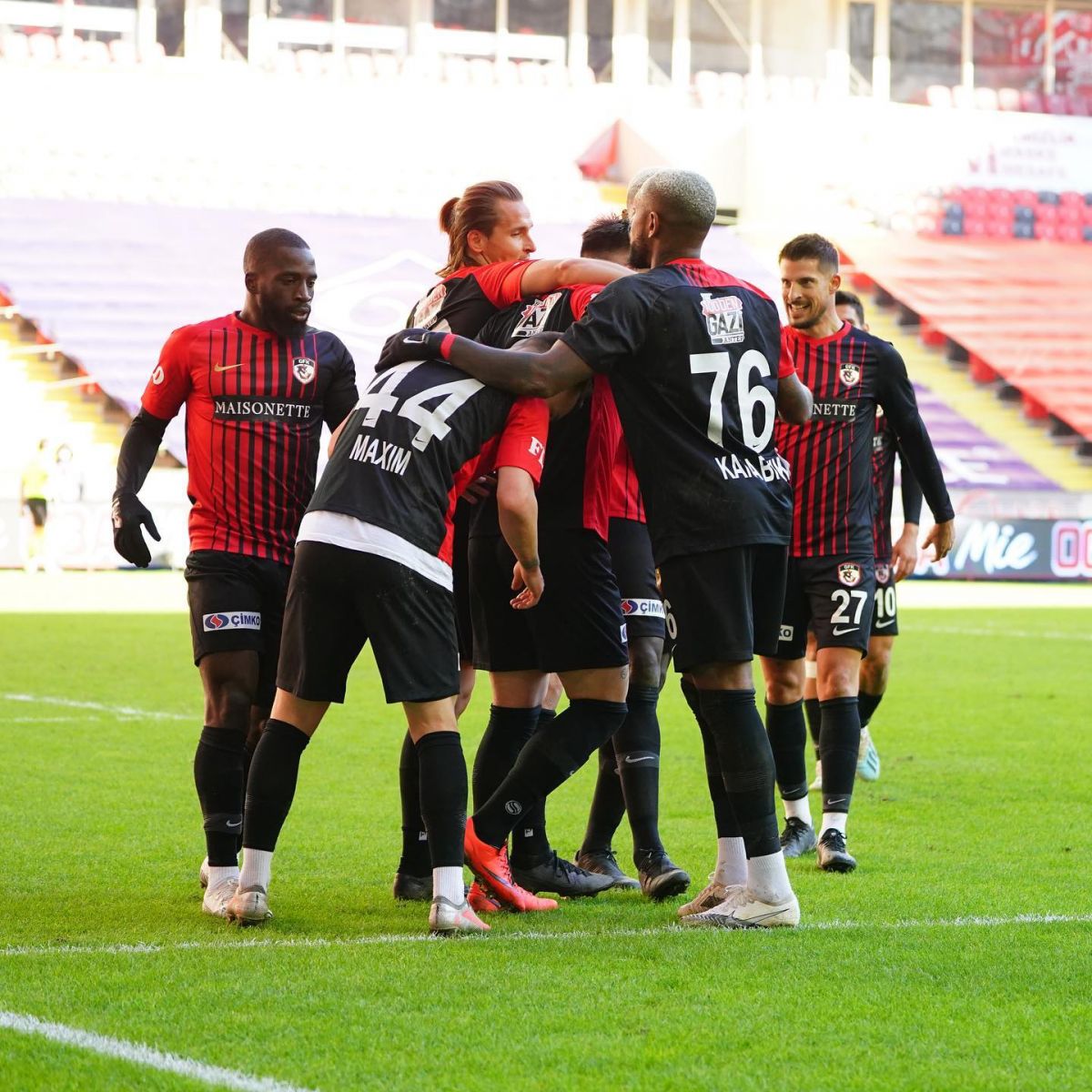 Erzurum BB vs Gazisehir Gaziantep, 17h30 ngày 2/1: Niềm vui ngắn ngủi