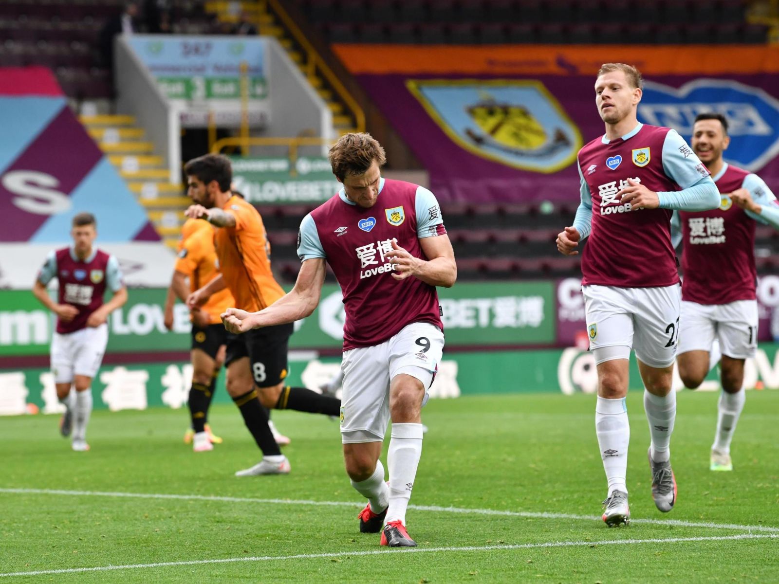 Burnley vs Wolves (00h30 22/12): Tiếp cận nhóm an toàn Burnley vs Wolves (00h30 22/12): Tiếp cận nhóm an toàn