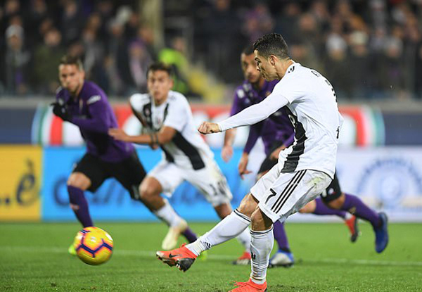 Juventus 3-0 Fiorentina: Ronaldo chạm mốc 50 b&agrave;n cho L&atilde;o phu nh&acirc;n