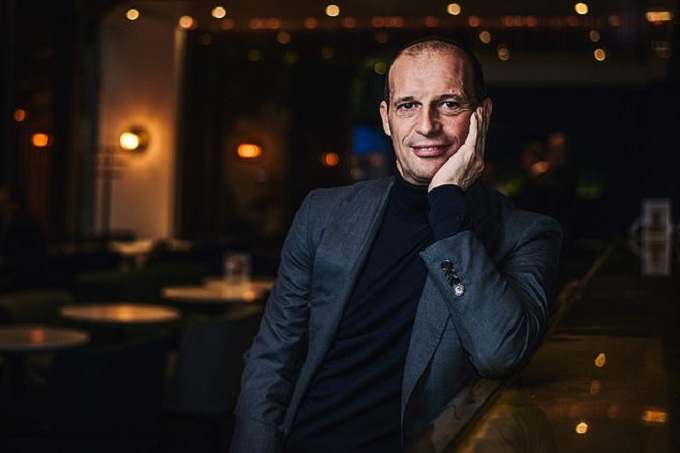 HLV Max Allegri bắn tin cho M.U HLV Max Allegri bắn tin cho M.U